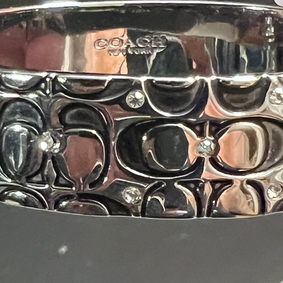 🔥🔥NWOT- AUTHENTIC-COACH-Silver-Tone Crystal Quilted C Bangle Bracelet🔥🔥 - Picture 11 of 14